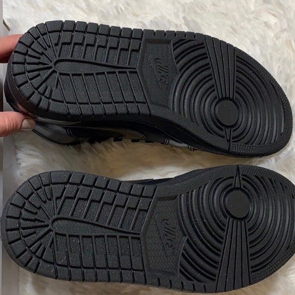 NIKE AIR JORDAN 1 MID SNEAKERS - Picture 9 of 10